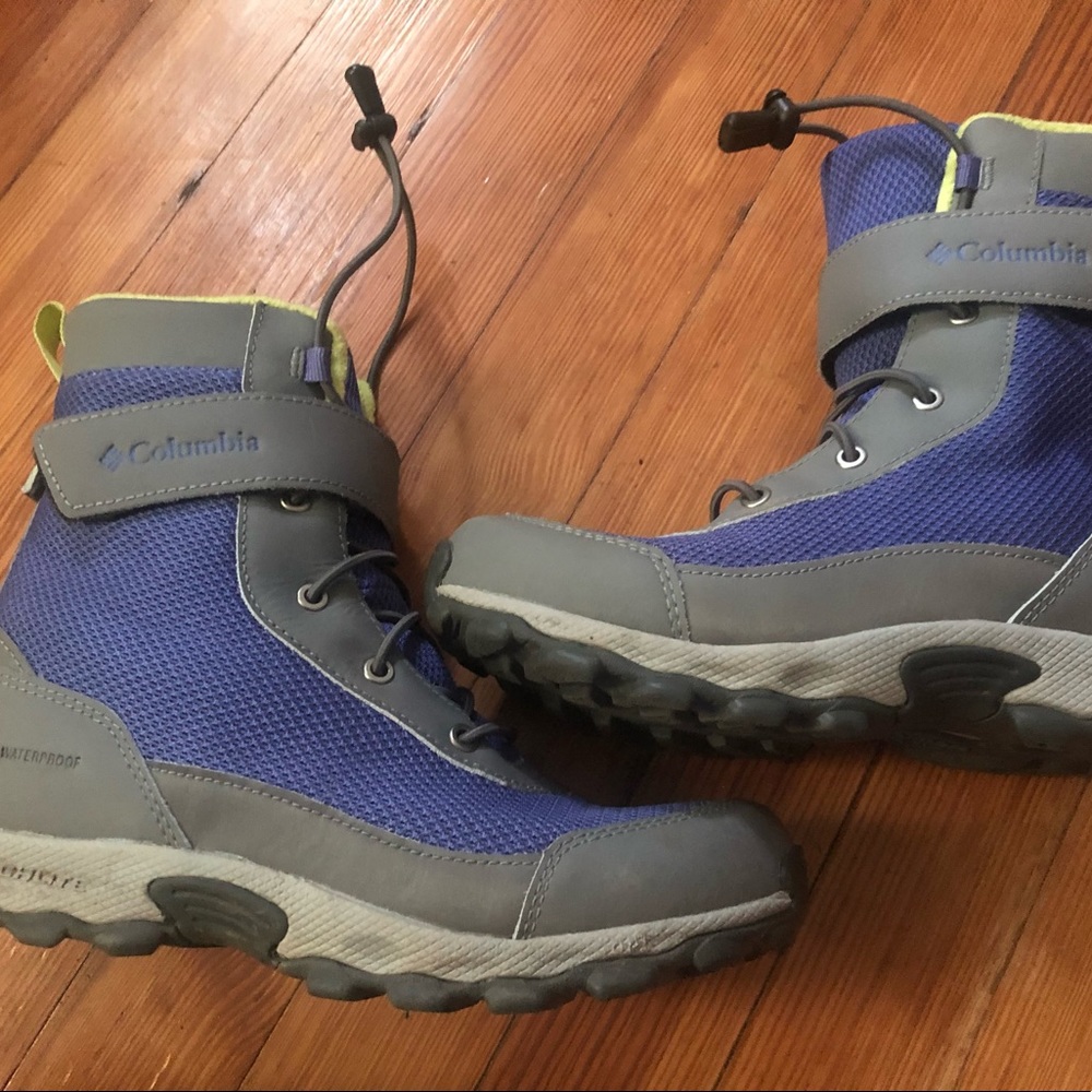 Columbia Women’s Boots size (5)